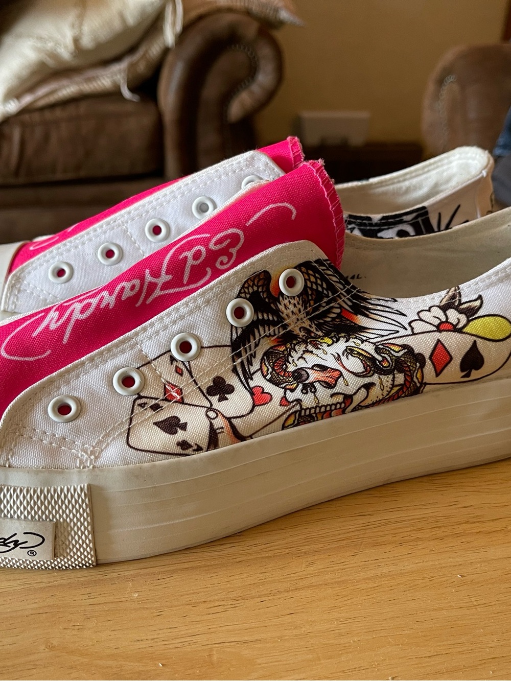 Ed Hardy White Pink Graphic Print Low Top Sneakers POPPY-114L Woman’s 11